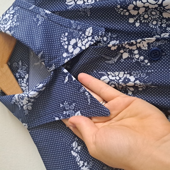 Homemade Vintage Blouse - Size Small - Blue and White Floral Dot Button Down - Picture 4 of 8